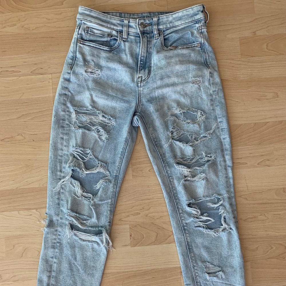 American Eagle Mom Destroyed Jean Super High Waist